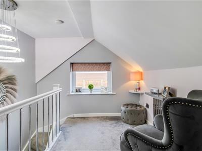 FIRST FLOOR LANDING